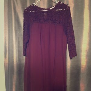 1X Red dress with lace accents, very elegant! 👸🏻